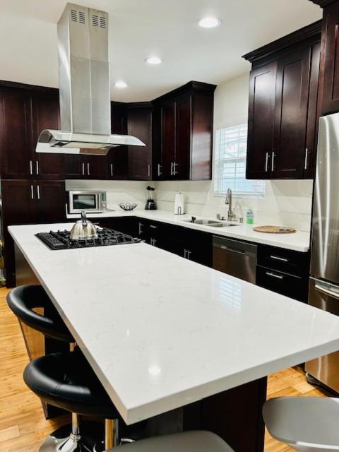 Gated Contemporary 3 Bedroom - 2 Bathroom Home In South La Plus Parking Los Angeles Zewnętrze zdjęcie