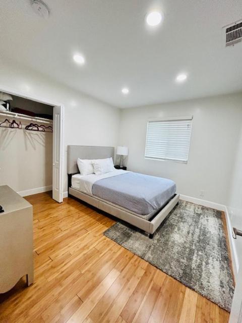 Gated Contemporary 3 Bedroom - 2 Bathroom Home In South La Plus Parking Los Angeles Zewnętrze zdjęcie