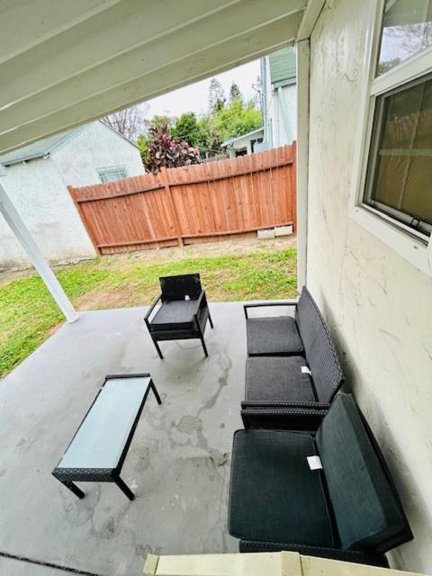 Gated Contemporary 3 Bedroom - 2 Bathroom Home In South La Plus Parking Los Angeles Zewnętrze zdjęcie