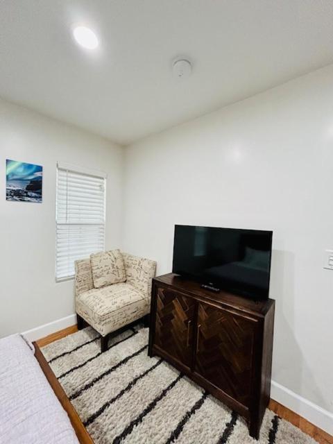 Gated Contemporary 3 Bedroom - 2 Bathroom Home In South La Plus Parking Los Angeles Zewnętrze zdjęcie